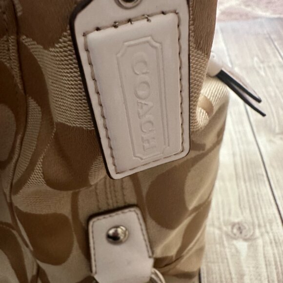 Coach signature Kyra Messenger Bag Crossbody EUC Style #16557 - Picture 4 of 12